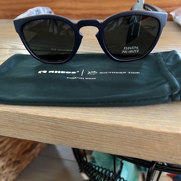 Rheos Other - NWT Rheos x Southern Tide Seabrooks Sunglasses